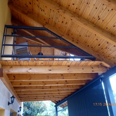 BARNIZADOS DE TECHOS DE MADERA