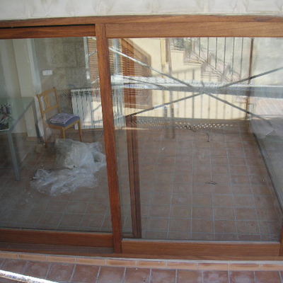 Cristalera elevadora de iroko