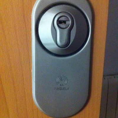 Bombillos de seguridad con llave de puntos