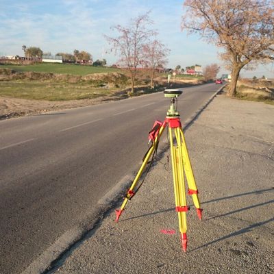 Observación y determinación de coordenadas de una red de bases para obra