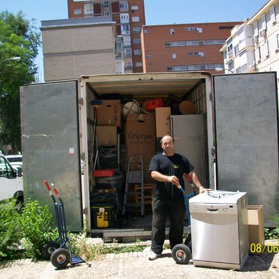 CARGANDO EL CAMION