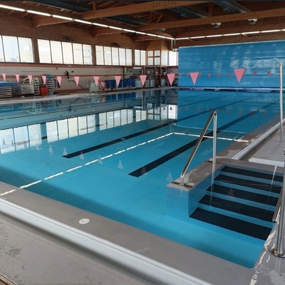 Piscina municipal rehabilitada con lámina armada