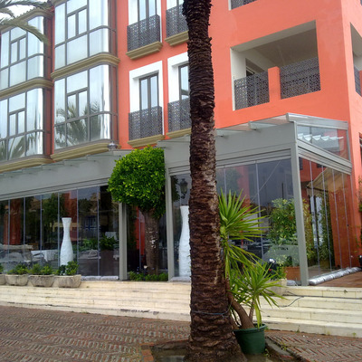 CERRAMIENTO RESTAURANTE LUMON