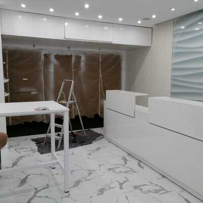 Calidad y delicadeza, pintura y decoración farmacia