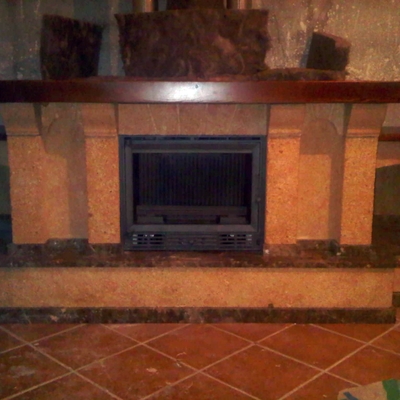chimenea de piedra amarillo