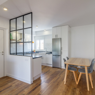 Cocina-comedor abierta al salón