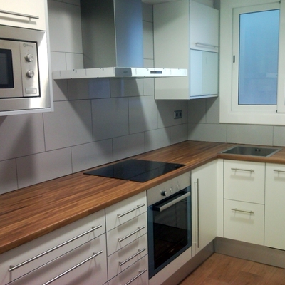 COCINA FORMICA SOBRE MADERA BARNIZ