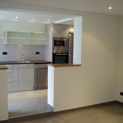 Comedor y cocina reformada.