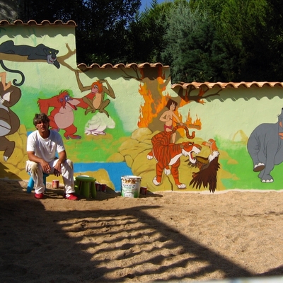Comienzo trabajo en pintura decorativa sobre un muro para un particular. Encinar del Alberche.