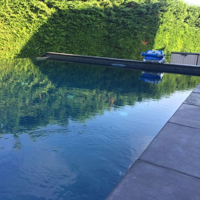 Piscina desbordante
