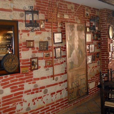 decoracion de restautante con paneles old stones