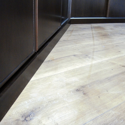 Detalle de pie de armario