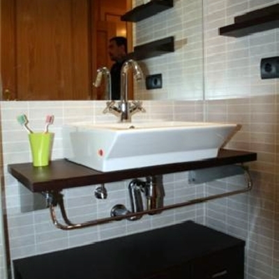 DETALLE LAVABO SUSPENDIDO CERAMICO 