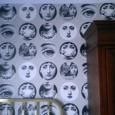 DORMITORIO ESTAMPADO CARAS