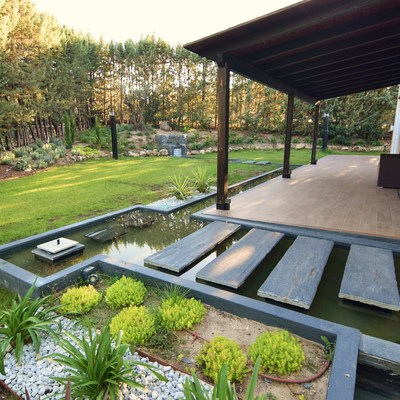 rio y estanques jardin. chalet las rozas
