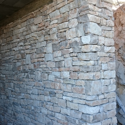 Col.locació de pedra amb sec.