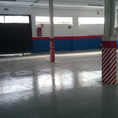 LIMPIEZA CON MÁQUINA INDUSTRIAL EN GARAJES