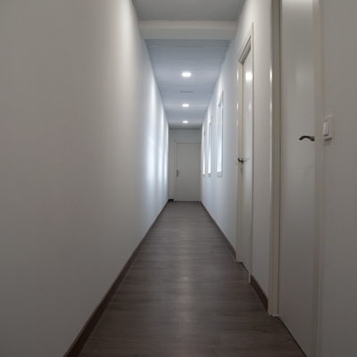 Pasillo de oficinas