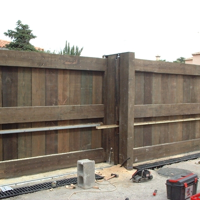portón macizo
