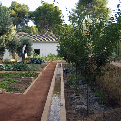 DISEÑO Y CONSTRUCCIÓN DE JARDÍN.