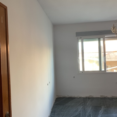 Cambio radical a esta habitación quitando gotele y dejando liso perfecto