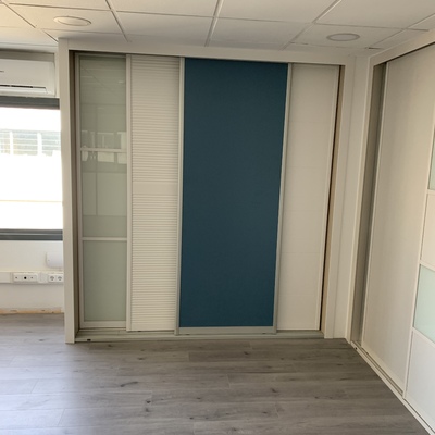 Expositor de puertas corredera