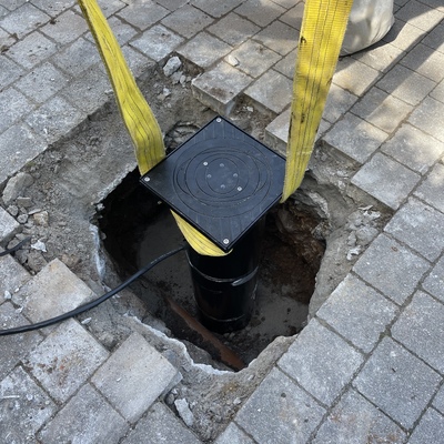 Colocación bolardo en hueco