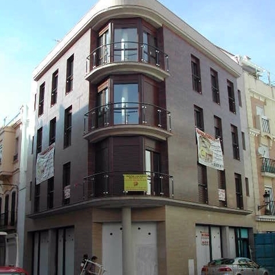 EDIFICIO DE VIVIENDAS Y OFICINAS EN CALLE RASCON DE HUELVA