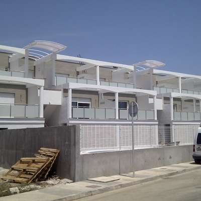 Edificio plurifamiliar en la playa de Oliva