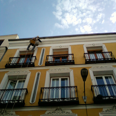 Emplastecido y pintado de voladizo