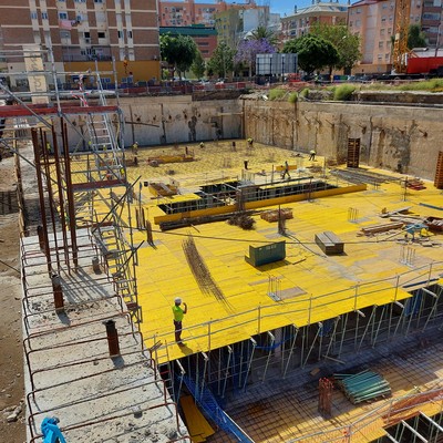 EDIFICACION DE PLAZAS DE GARAGE EN EDIFICIO