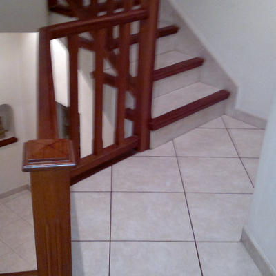 escalera con perfil de madera