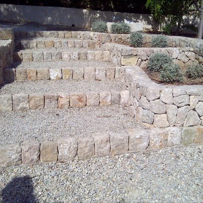escalera jardín