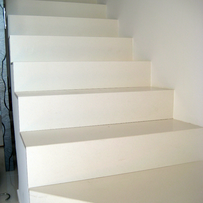 Escalera silestone blanco zeus