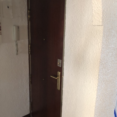 Lijado , arreglado y pintado de puerta