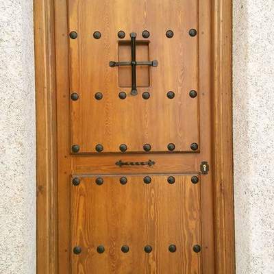 Puerta de entrada a medida