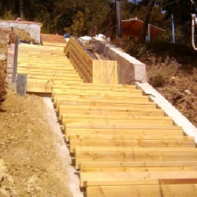 Forrado de escalera en Pino