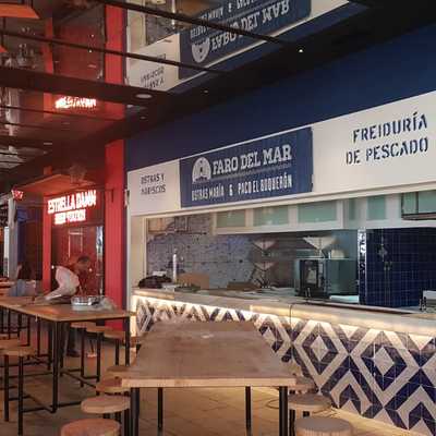 Carpintería y montaje Centro Comercial Magaluf