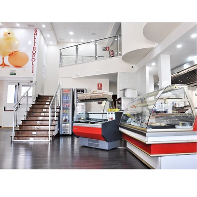 Tienda de comidas dentro