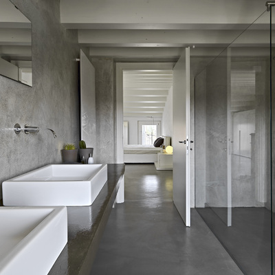 Gris y blanco