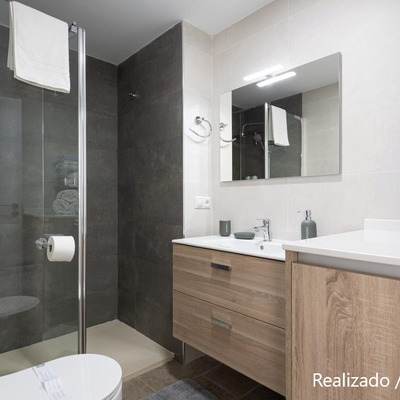 Baño con muebles a medida