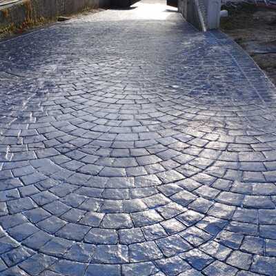 Acceso — hormigón impreso empedrado estilo histórico