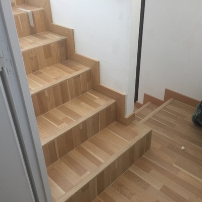 Instalación de laminado y forrado de escalones