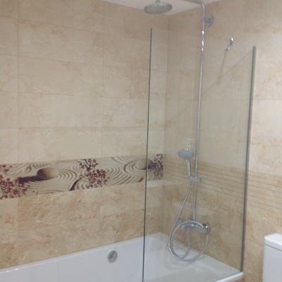 SOLUCION BAÑO CON BAÑERA Y FIJO TEMPLADO EMPOTRADO