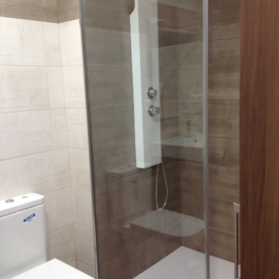 SOLUCION BAÑO CON PLATO DUCHA + FIJO EMPOTRADO