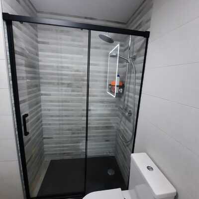Cambio de bañera por ducha con Mampara negra