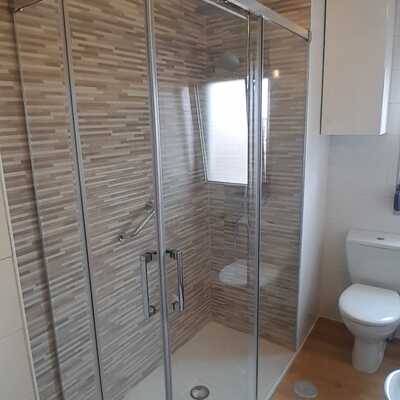 Bañera por ducha alicatado al techo