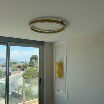 Reforma de habitación en Alicante – acabado moderno con iluminación