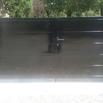 PUERTA BATIENTE