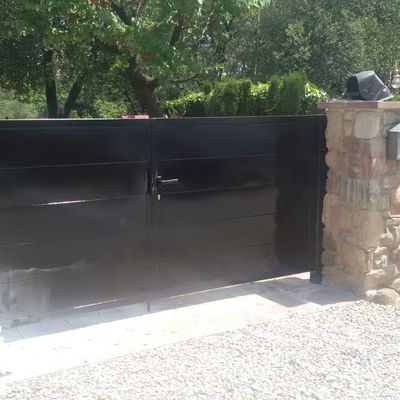 PUERTA BATIENTE